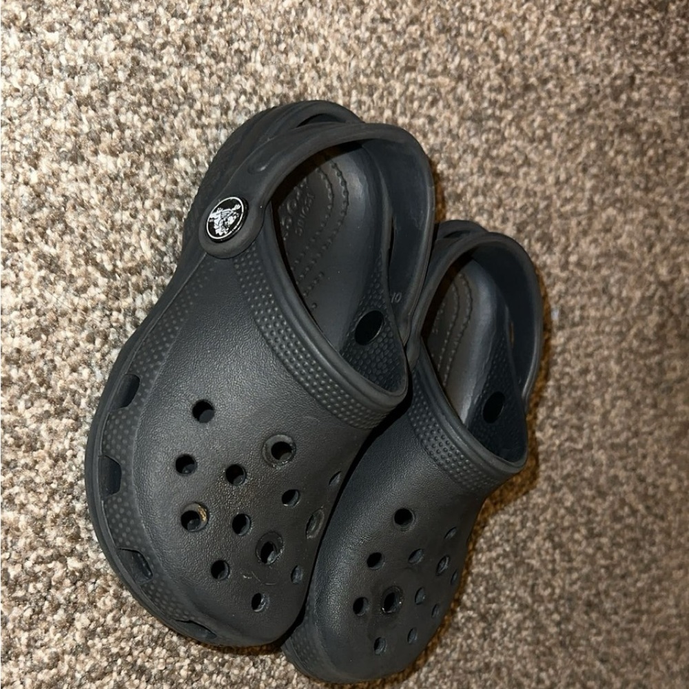 Black crocs